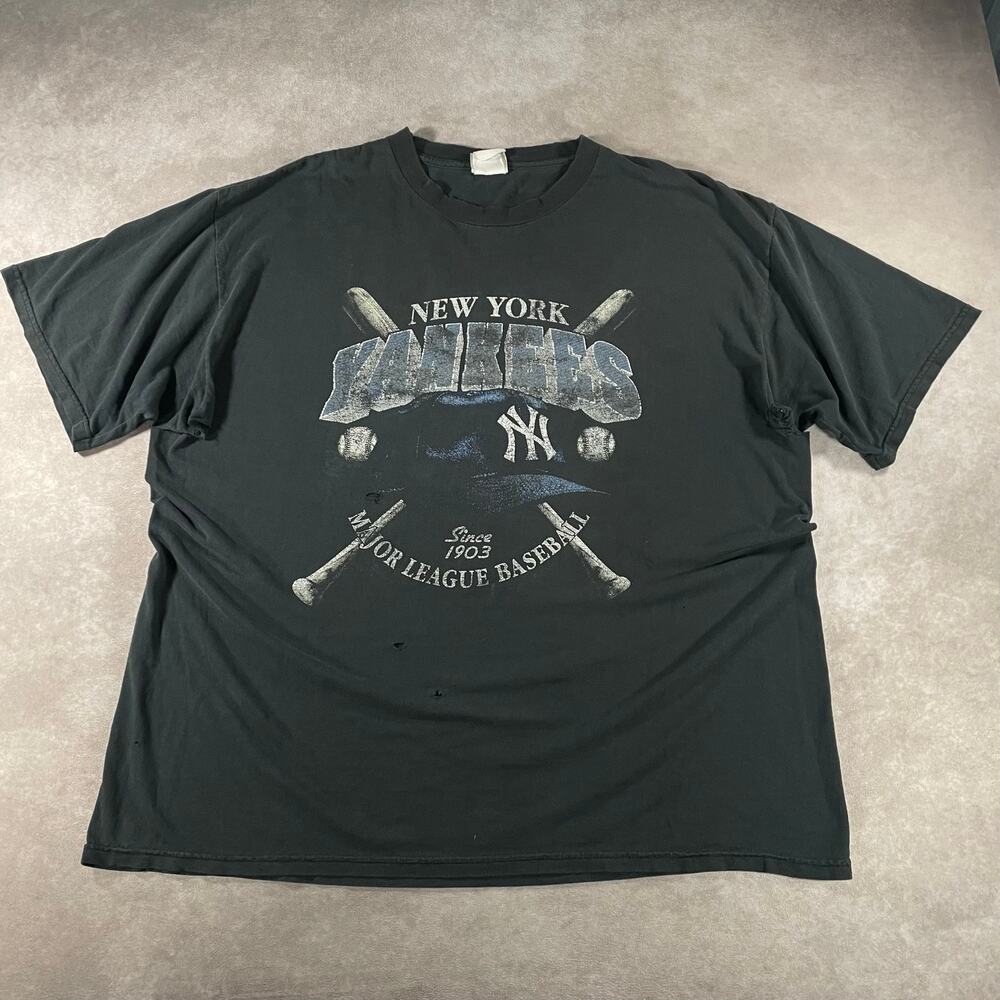 Vintage New York Yankees MLB Graphic T-Shirt Black 2XL Thrashed Distressed